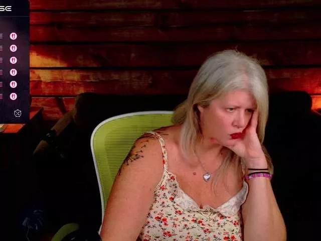 Offline Alicescuriosity on BongaCams