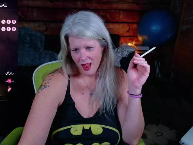 Offline Alicescuriosity on BongaCams