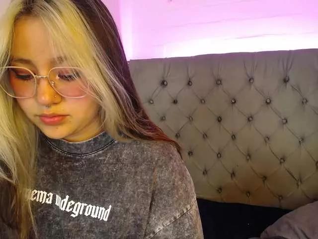 Aliiceyong on BongaCams 