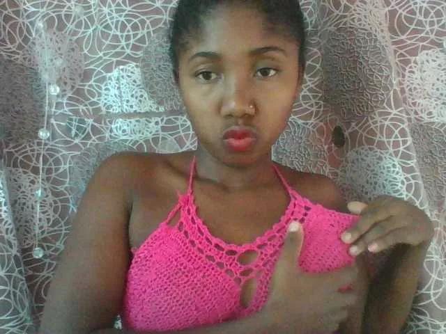Annah21 on BongaCams 