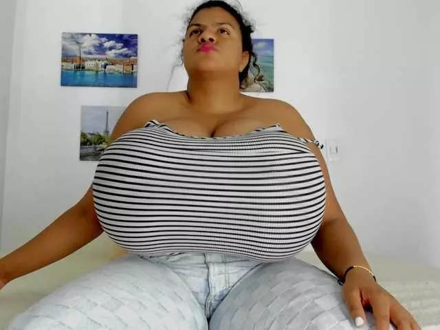 bigmom-22 on BongaCams 