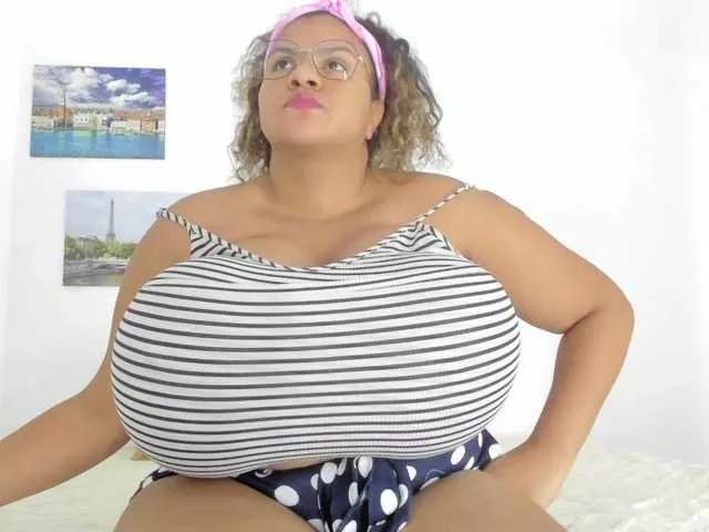 bigmom-22 on BongaCams 