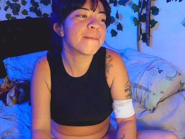 caribbeanlov4 on BongaCams 