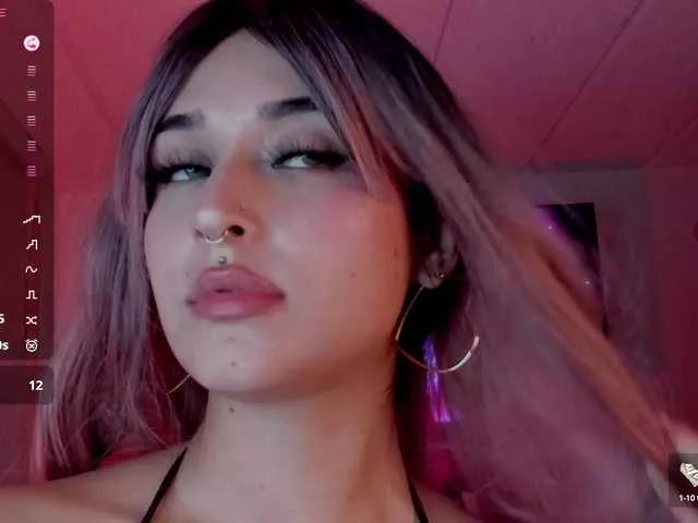 Offline Charlotte-greys on BongaCams