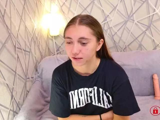 Offline CharmingLIA on BongaCams