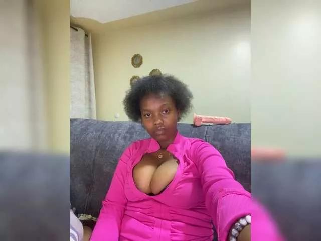 Curvy-maxy9 on BongaCams