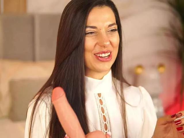 Offline EllyLynn on BongaCams