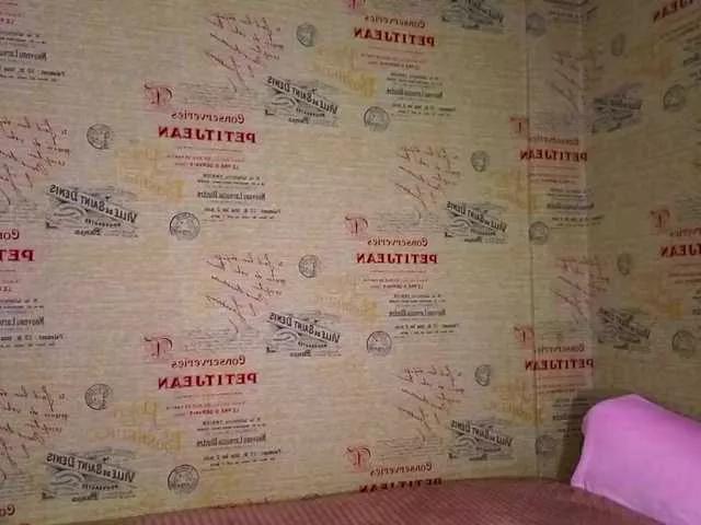 emiless from BongaCams