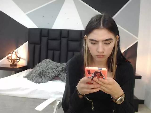 emiliapons on BongaCams 