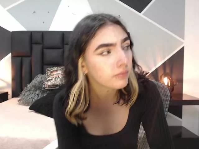 emiliapons on BongaCams 