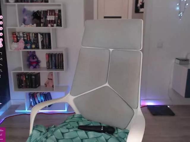 Offline EmmaBryan on BongaCams