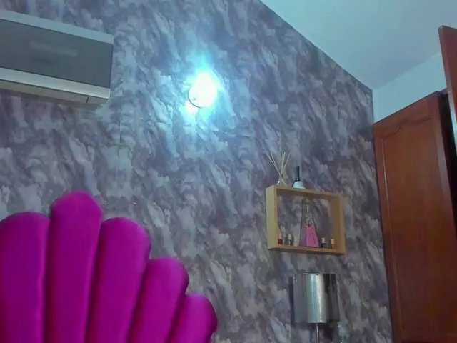 Freechat EMMAPARIS on BongaCams