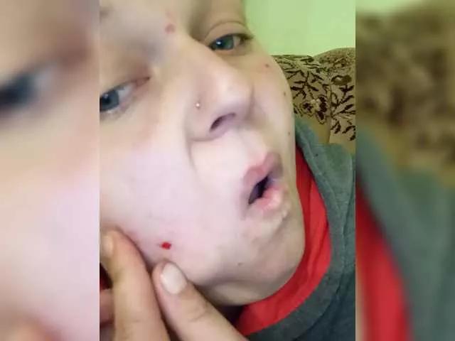 Explore gorgeous performer EmmaXlove EmmaXlove from BongaCams