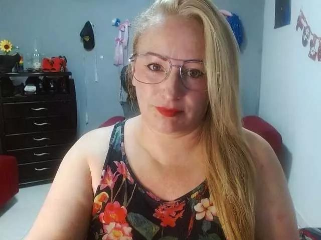 emperatrizfuckass on BongaCams