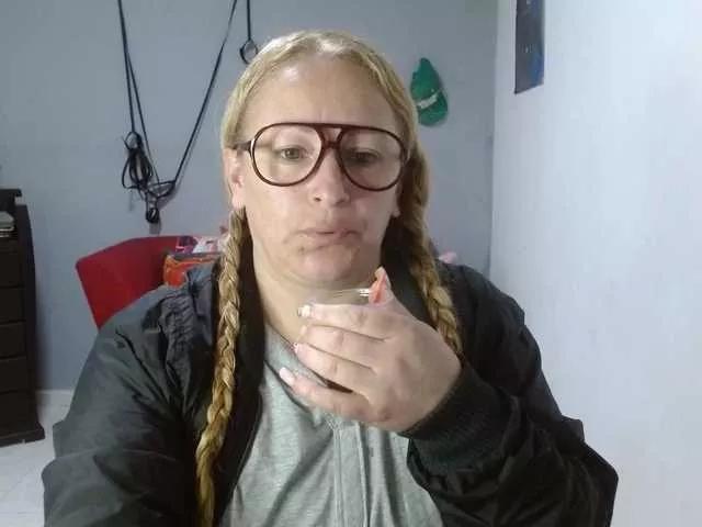 emperatrizfuckass on BongaCams 