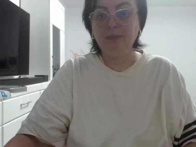 Offline Emyllywhite on BongaCams