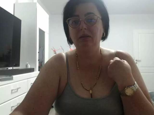 Offline Emyllywhite on BongaCams