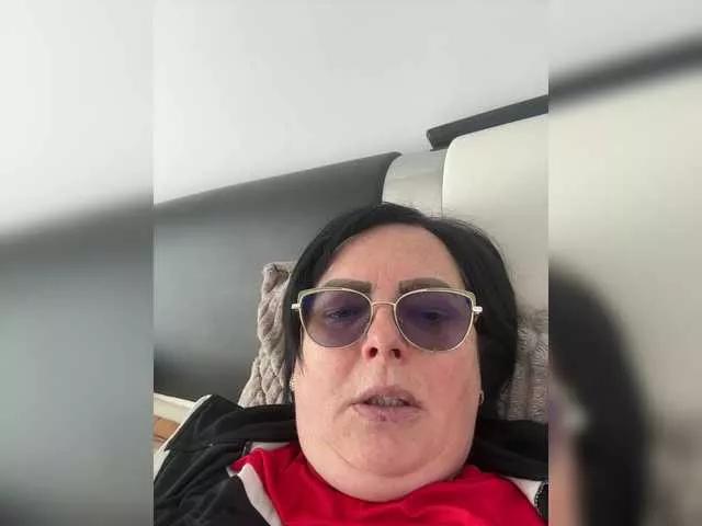 Offline Emyllywhite on BongaCams