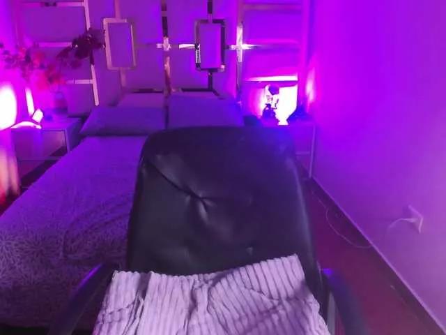 Offline estrella-lee on BongaCams