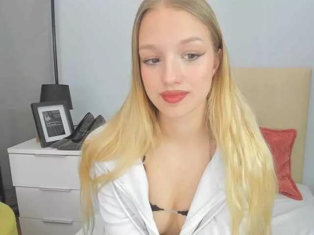 EvetteCute on BongaCams 