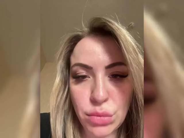 HollyDoll on BongaCams 