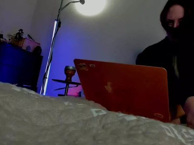 Offline hollyharlot on BongaCams