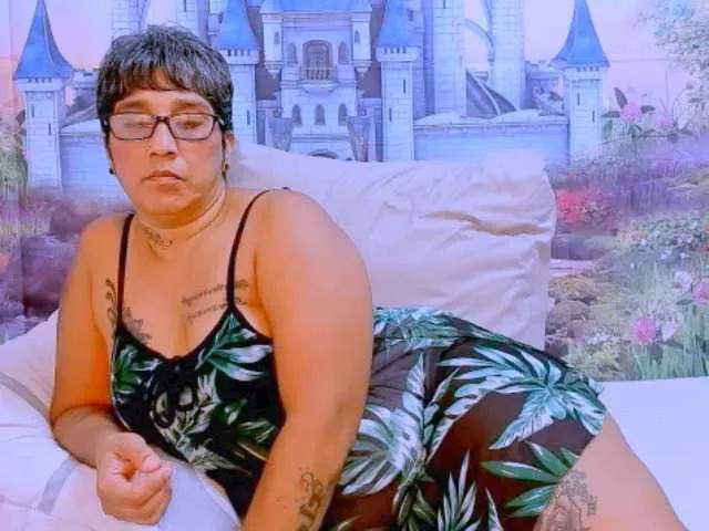 Offline indianroxy on BongaCams