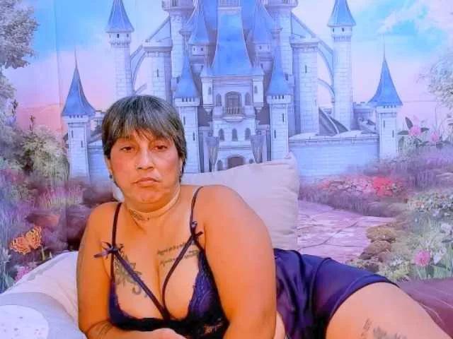 Offline indianroxy on BongaCams