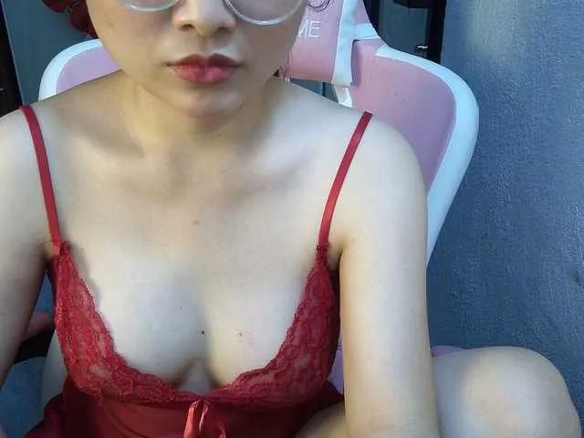Offline Julia98 on BongaCams
