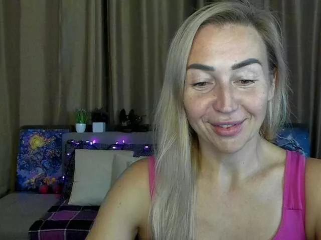 Freechat Jullyblondkiss on BongaCams