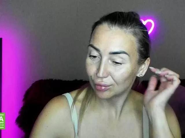 Freechat Jullyblondkiss on BongaCams