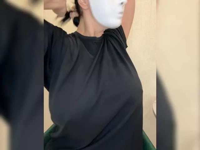 KarinaLuxX on BongaCams 