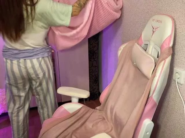 Offline Katrinmiss on BongaCams