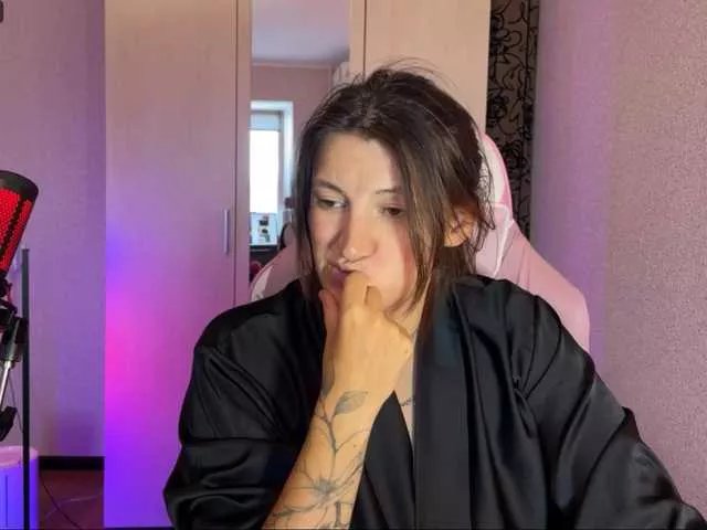 Offline Katrinmiss on BongaCams
