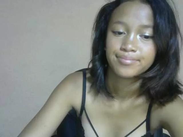 Offline Laura1881 on BongaCams