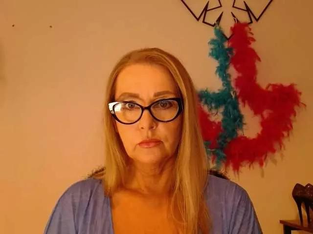 LEAperfect on BongaCams