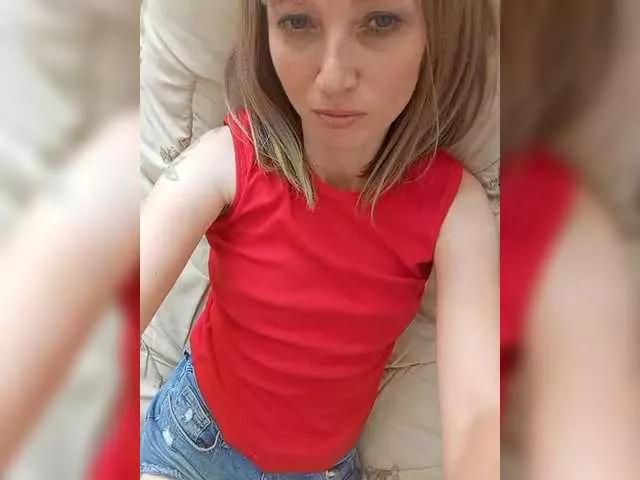 Offline Lena-33 on BongaCams