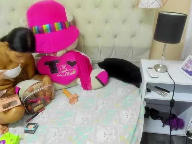 Offline Little-Helenn on BongaCams