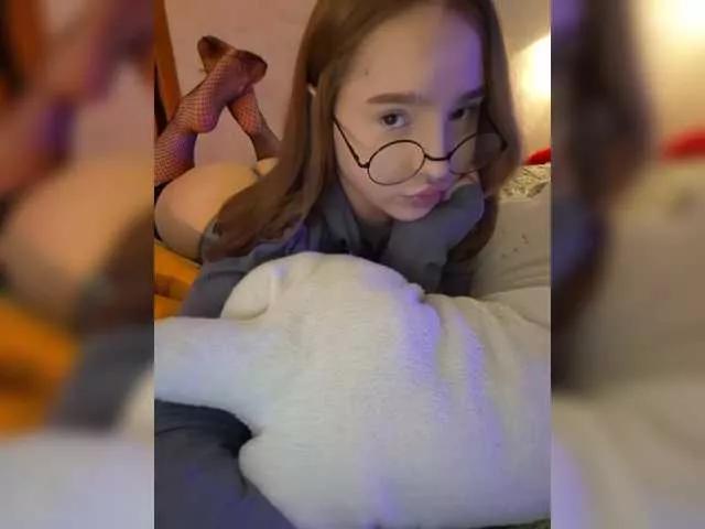 LittleDelora on BongaCams 