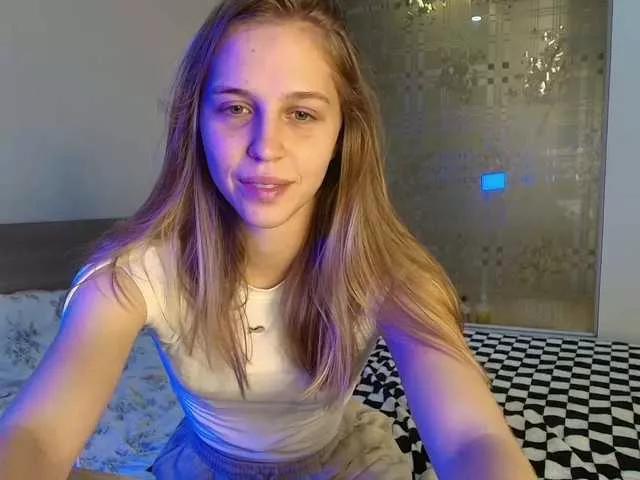 Offline Littlemolly1 on BongaCams