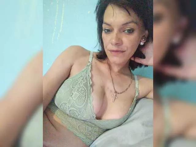 Lois-Lorrie on BongaCams 