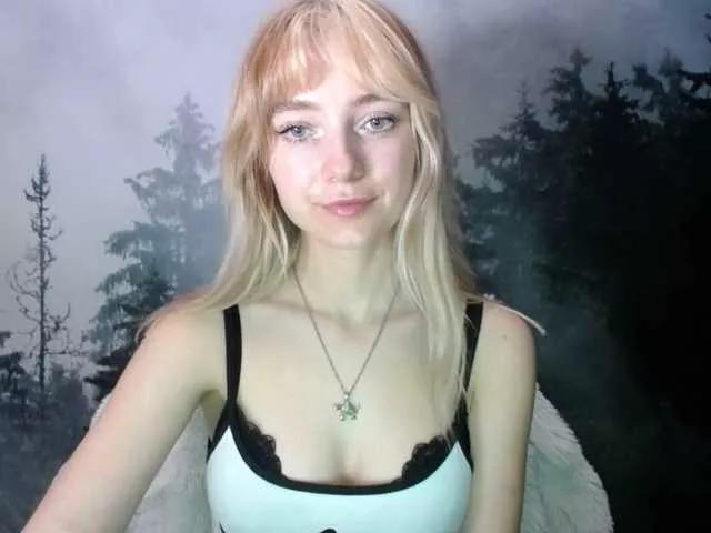 Offline LuciaLovely on BongaCams