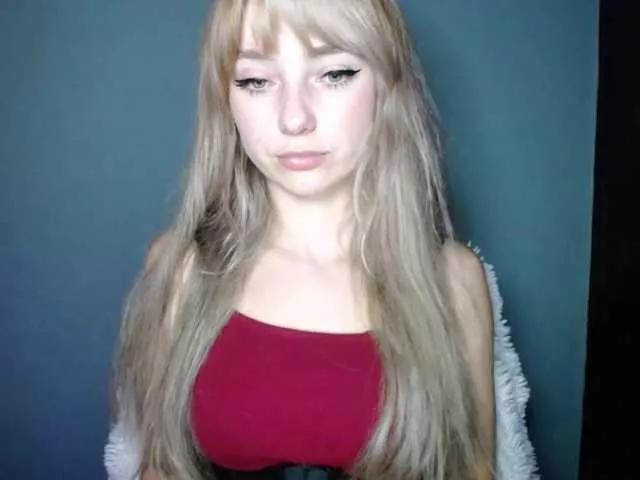 Offline LuciaLovely on BongaCams