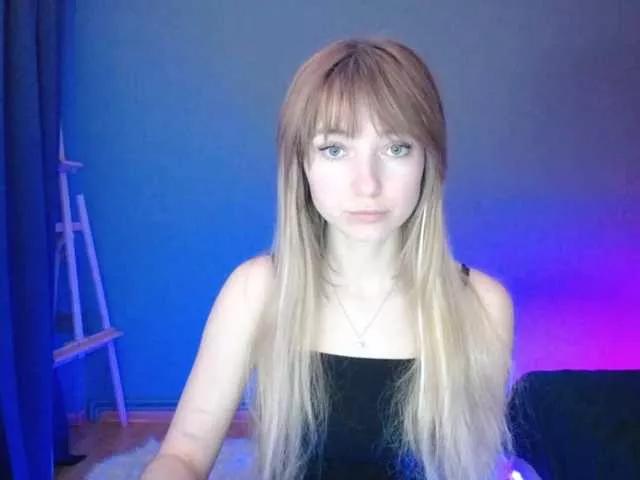 Offline LuciaLovely on BongaCams