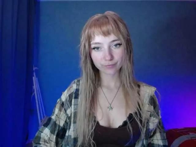 Offline LuciaLovely on BongaCams