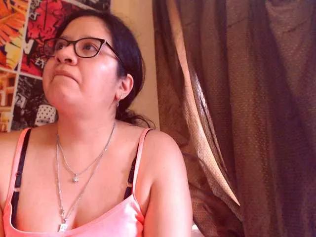 lucyLUxxx on BongaCams 