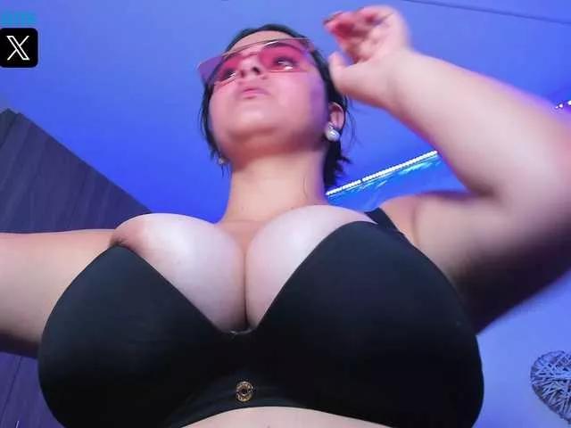 LunaaHatzel on BongaCams 