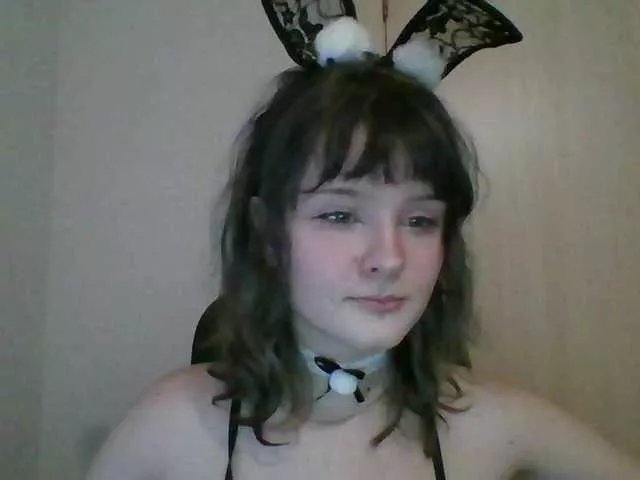 Offline Lunette on BongaCams