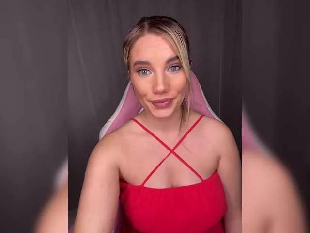 LYLAtop on BongaCams 