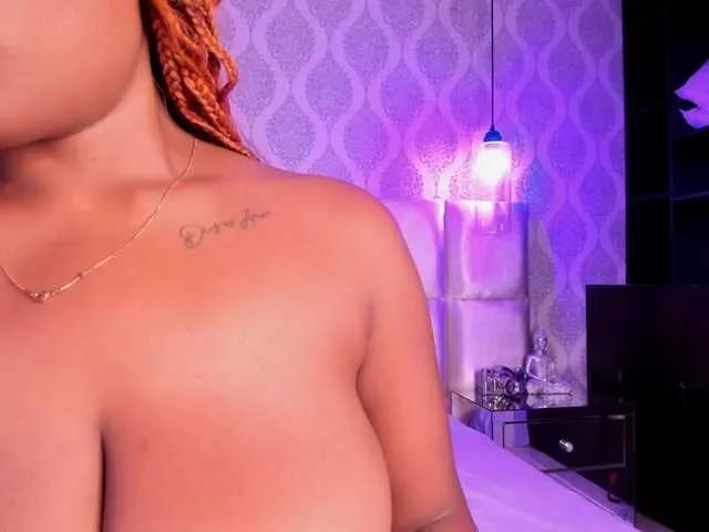 Malaika on BongaCams 
